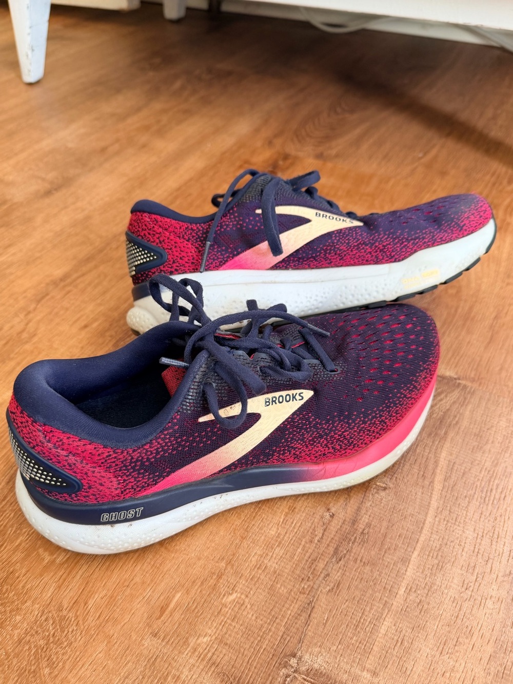 Brooks Women's Running Shoes - Navy & Pink 7.5